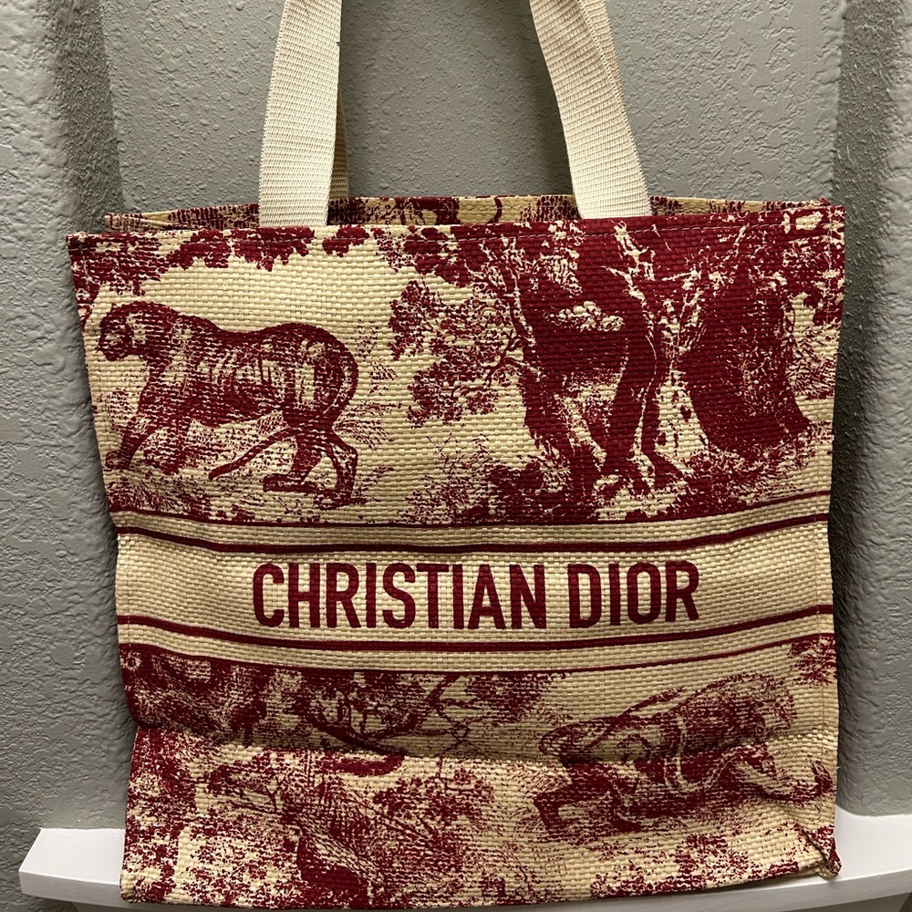 Authentic Brand New CHRISTIAN DIOR Straw Dioriviera Tote in Red.